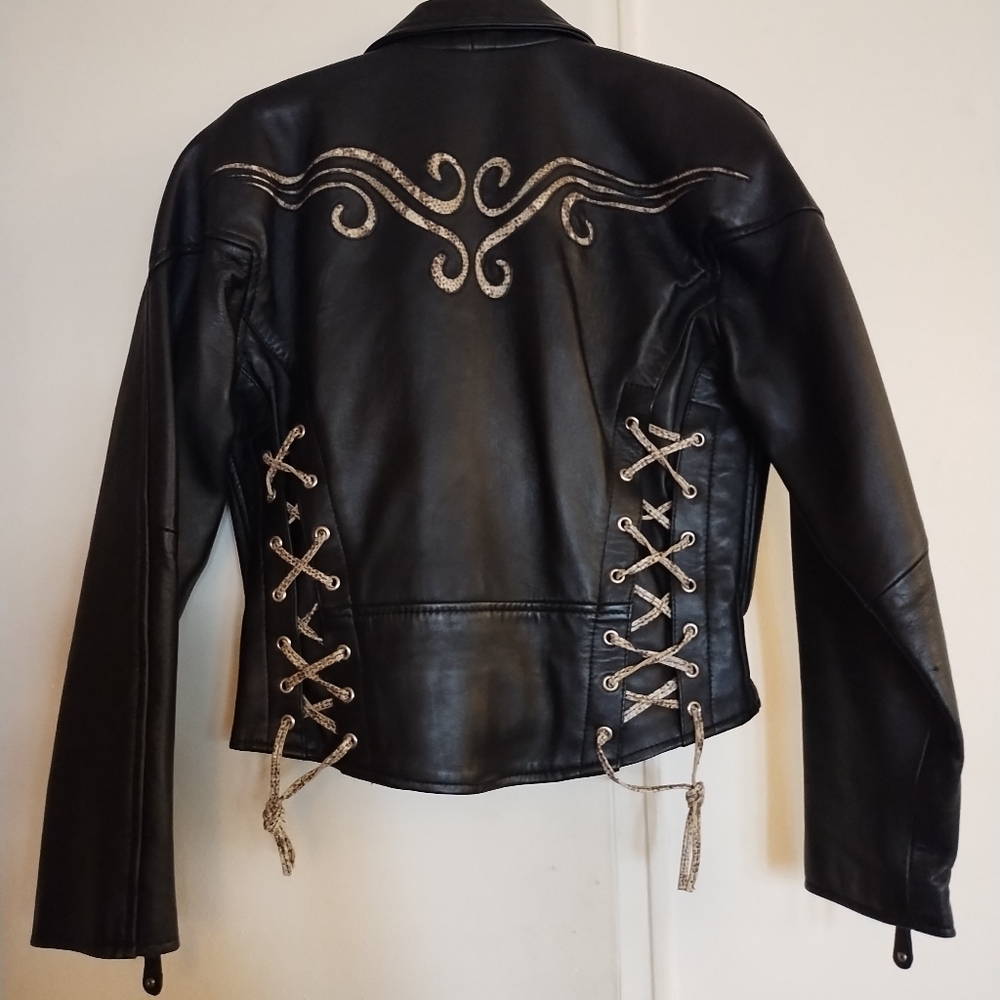 Milwaukee Black Leather Motorcycle Jacket Women’s Size Medium - Picture 1 of 16